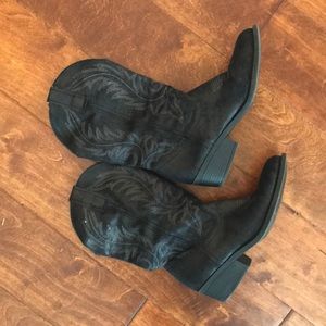 Black cowboy boots